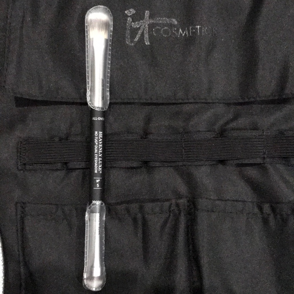NEW Heavenly Luxe™ No-Tug™ Dual Eyeshadow Brush #5